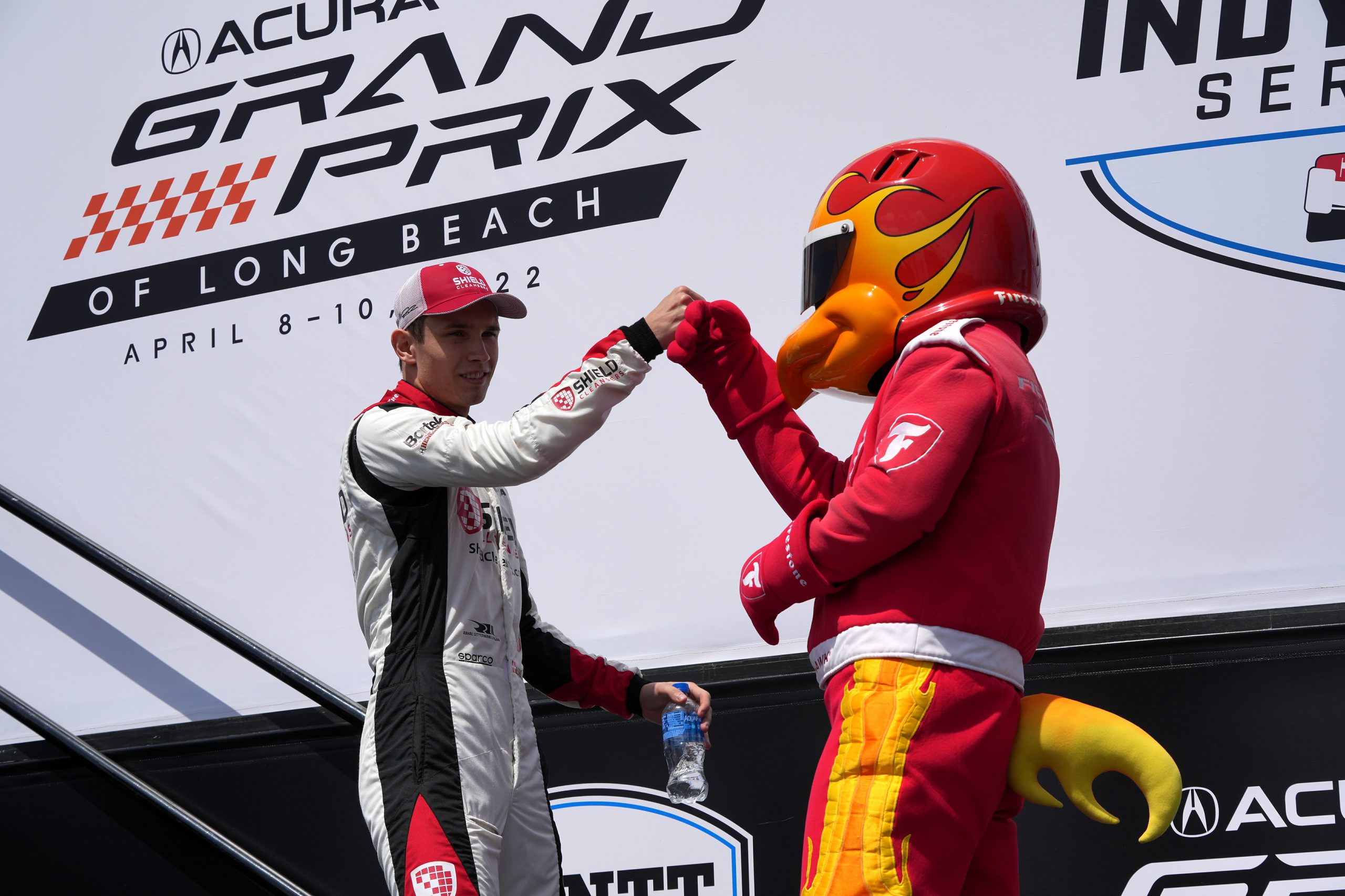 2022 AGPLB C Lundgaard fist bump